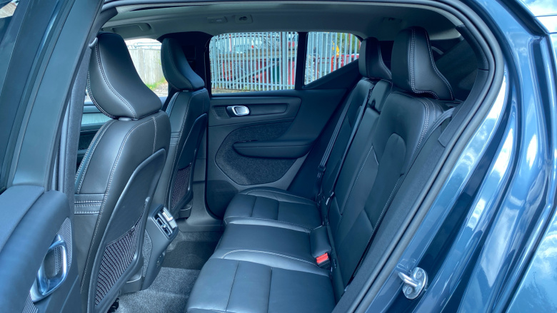 Volvo XC40 2.0 B3P Ultra Dark 5dr Auto Petrol Estate